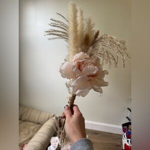 Elegant Cream Floral Bouquet